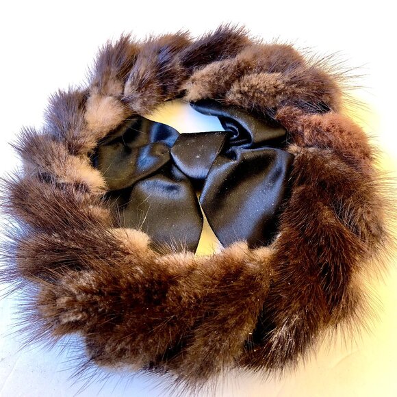 Vintage 1950's Brown Mink Capulet Style Hat with Black Center Bow - Picture 3 of 11